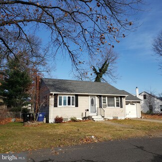 125 Fairfax Dr, Cinnaminson, NJ 08077