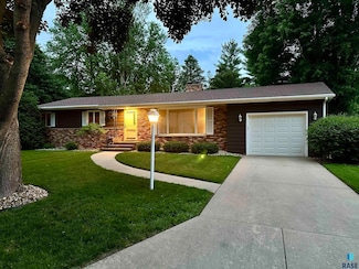 511 W Crawford St, Luverne, MN 56156
