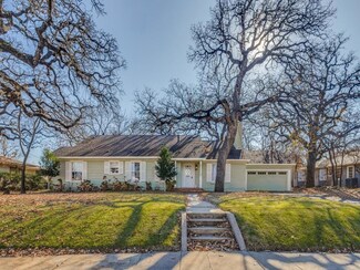 1717 W Oak St, Denton, TX 76201