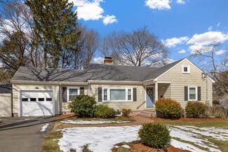 3 Elliot Rd, Lynnfield, MA 01940