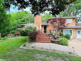 6 Edgewood Place, Burlington, IA 52601