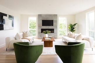 121 Jordan Rd, Brookline, MA 02446