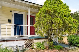 530 E Gordon Ln, Savannah, GA 31401