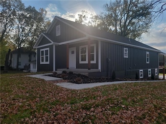 1400 S Dodgion Ave, Independence, MO 64055