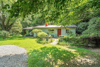 98 Chestnut Hill Rd, Black Mountain, NC 28711