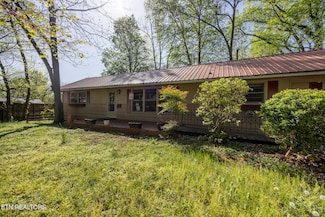 307 W College St, Athens, TN 37303