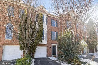 4 Waddington Ln, Rockville, MD 20850