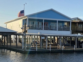 327 Martin Ln, Port Sulphur, LA 70083
