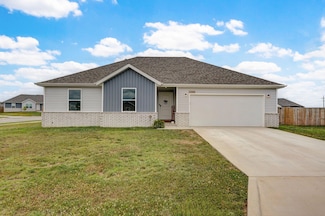 1202 E Price St, Republic, MO 65738