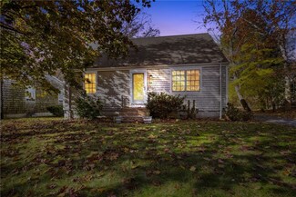 64 Beach Plum Rd, Narragansett, RI 02882