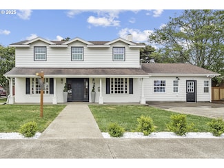 1061 NE Avery St, Newport, OR 97365