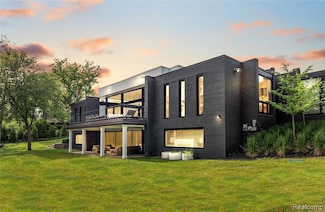 3467 Sutton Place, Bloomfield Hills, MI 48301