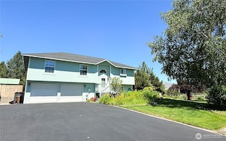 16 River Overlook St, Omak, WA 98841