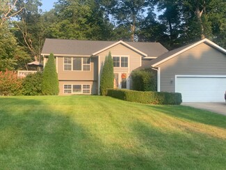 6632 E Point Dr, Fruitport Charter Township, MI 49415
