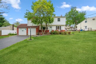 37 Quebec Dr, Huntington Station, NY 11746