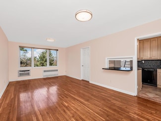 679 W 239th St Unit 5H, Bronx, NY 10463