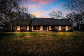 105 Safley Ct, Tullahoma, TN 37388