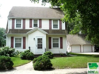 203 3rd Ave NW, Pocahontas, IA 50574