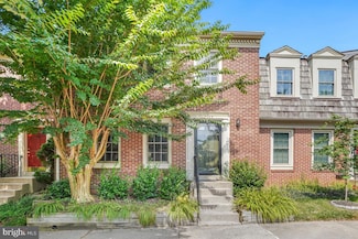 2263 Idylwood Station Ln, Falls Church, VA 22043