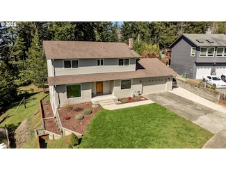 2402 Stephanie Ln, North Bend, OR 97459