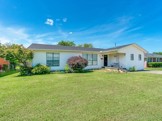 825 W 22nd St, Ada, OK 74820