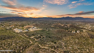 7025 Wexford Dr, Wilhoit, AZ 86332