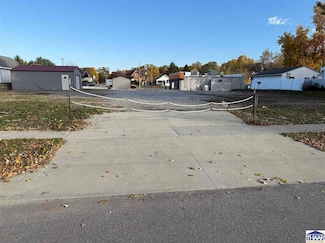 318, 332 W Spring St, Bloomfield, IN 47424