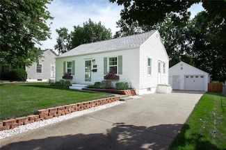 629 11th St, West Des Moines, IA 50265