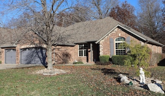 5644 S Winsor Dr, Battlefield, MO 65619