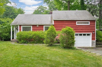 14 Suydam Dr, Melville, NY 11747