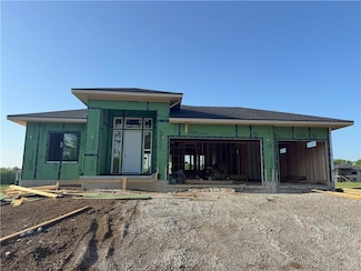 565 S Shore Dr, Pleasant Hill, MO 64080