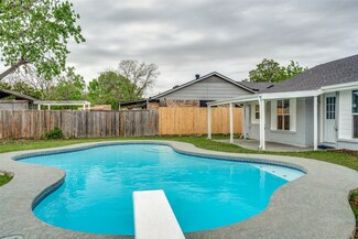 2828 Elk Grove Rd, Carrollton, TX 75007