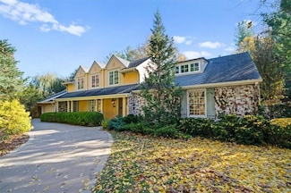 3125 Tomahawk Rd, Mission Hills, KS 66208