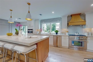 415 Bailey Rd, Paramus, NJ 07652