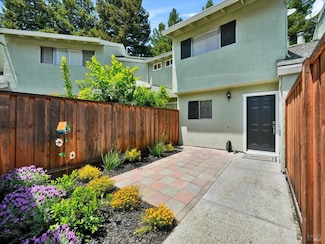 576 Racquet Club Cir, Rohnert Park, CA 94928