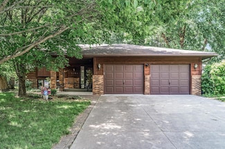 3195 Park Overlook Dr, Saint Paul, MN 55126