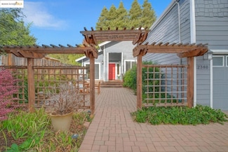 2380 Martinez Ct, Pinole, CA 94564