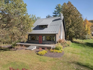 48 Pike St, Stowe, VT 05672