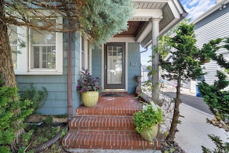 44 Madison St, Lynbrook, NY 11563