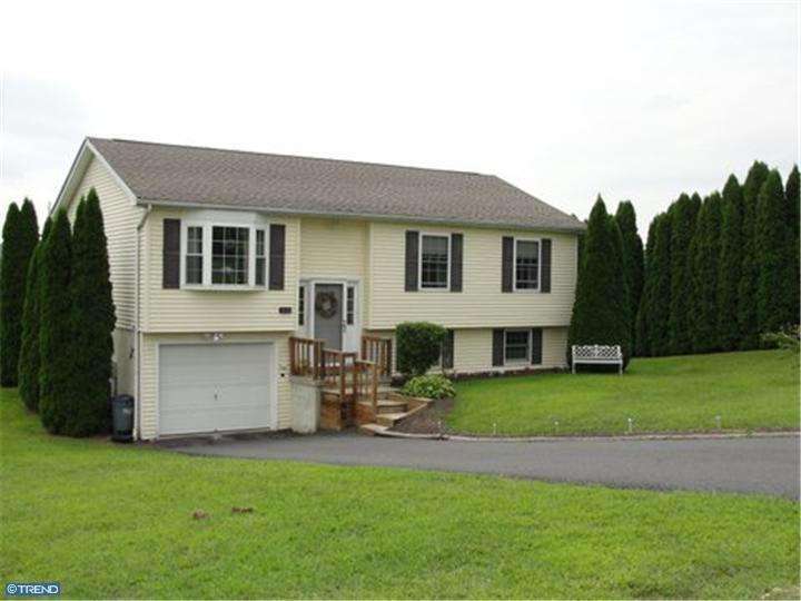 1468 Wynonah Dr, Auburn, PA 17922