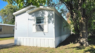 1810 E Lockwood St, Wichita, KS 67216