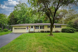 22 White Oak Ln, Fairport, NY 14450