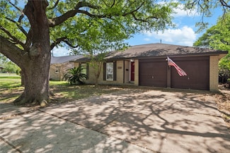 1705 Capri Ln, Seabrook, TX 77586