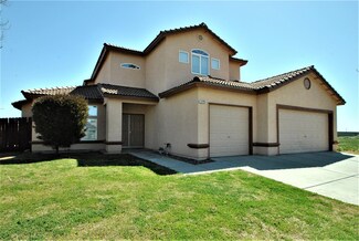 5270 N Ensanada Ave, Fresno, CA 93723