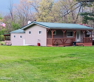 621 S Carlisle Ln, Altoona, PA 16602