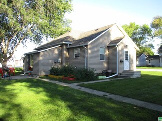 302 S 4th St, Laurens, IA 50554