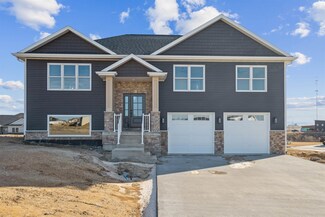 268 Wyatt Dr, Peosta, IA 52068