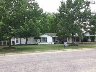1115 W Oak St, Olney, TX 76374