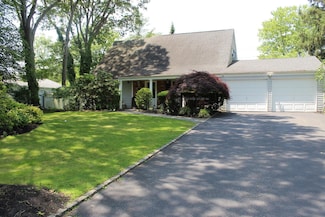 16 Barnwell Ln, Stony Brook, NY 11790