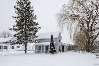 216 Dodge Ave, Sackets Harbor, NY 13685